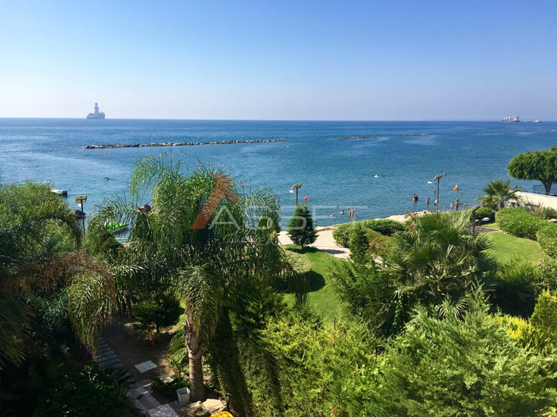 3 Bdr LUXURY SEA FRONT APARTMENT IN LIMASSOL