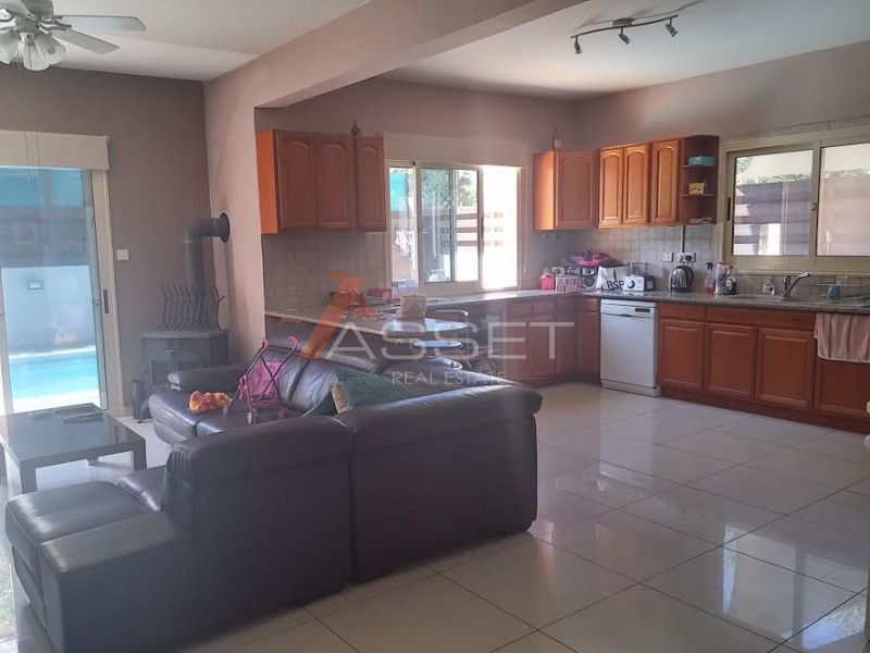 3 BEDROOM VILLA IN PAPAS AREA