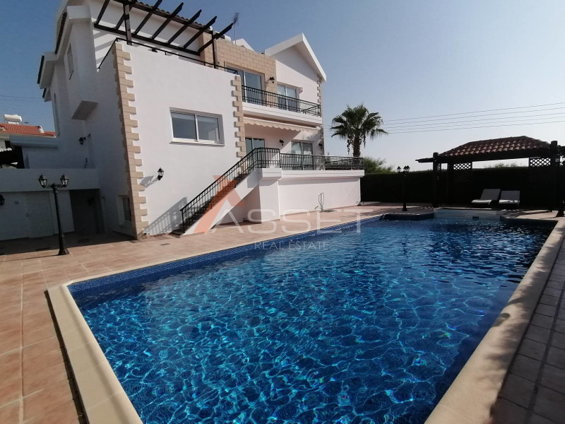 4+1 BEDROOMS VILLA IN PANTHEA LIMASSOL