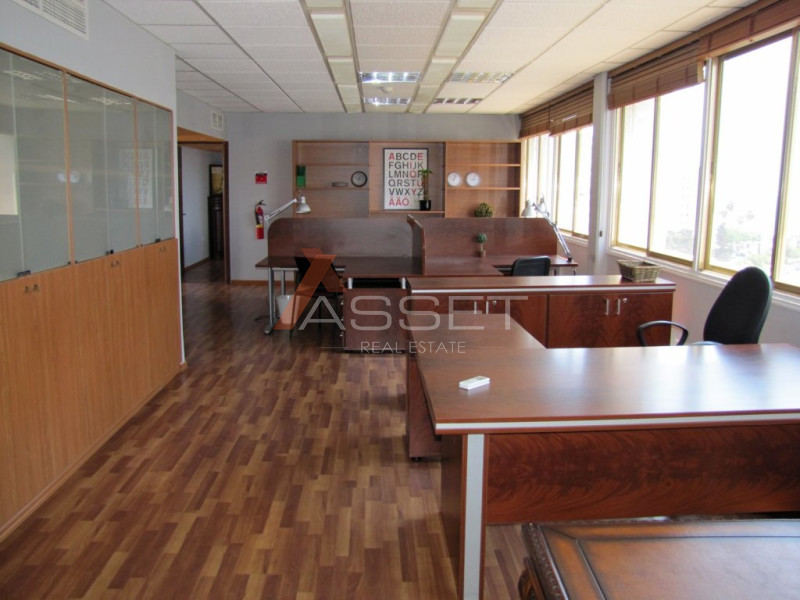 145 m² OFFICE IN ENAERIOS AREA