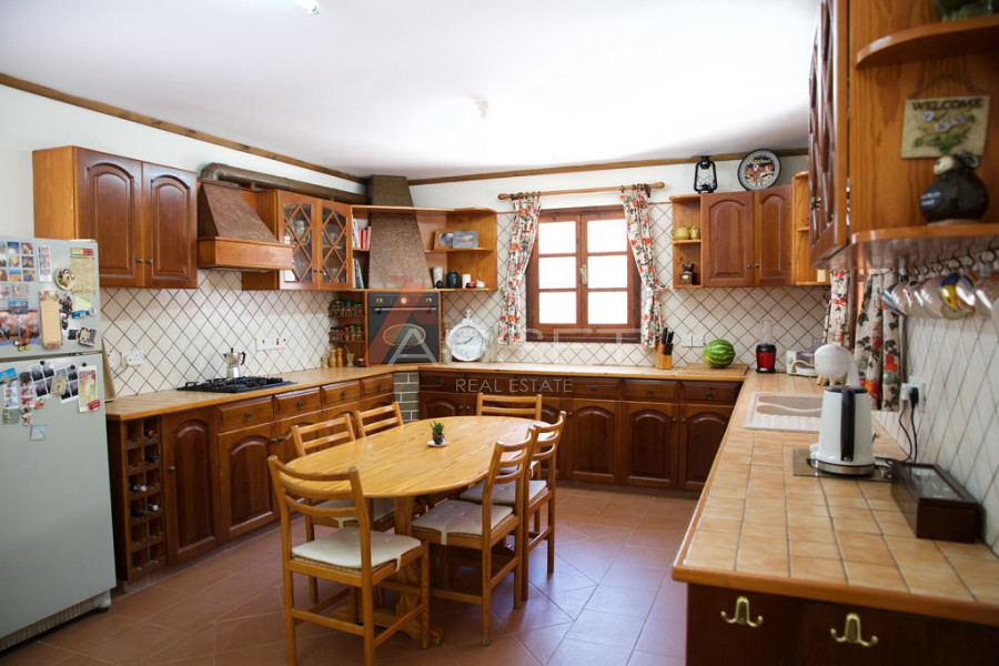 3 Bdr HOUSE IN AKROUNTA