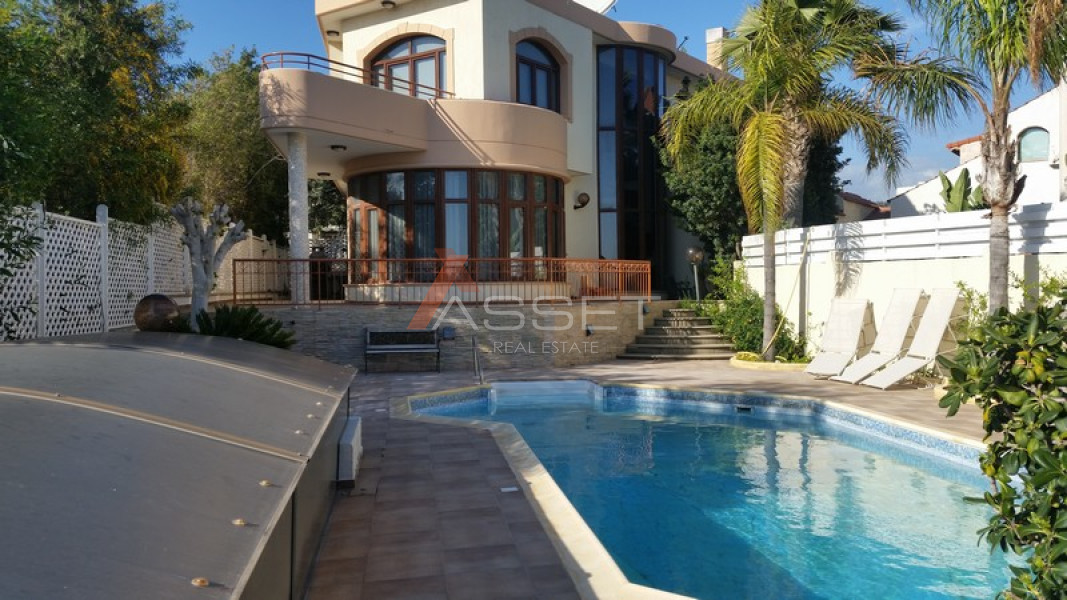 5 BEDROOM VILLA IN LE MERIDIEN AREA