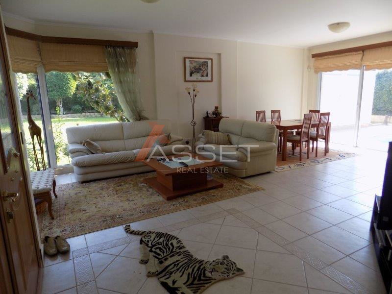 3 Bdr VILLA WALKING DISTANCE TO THE SEA