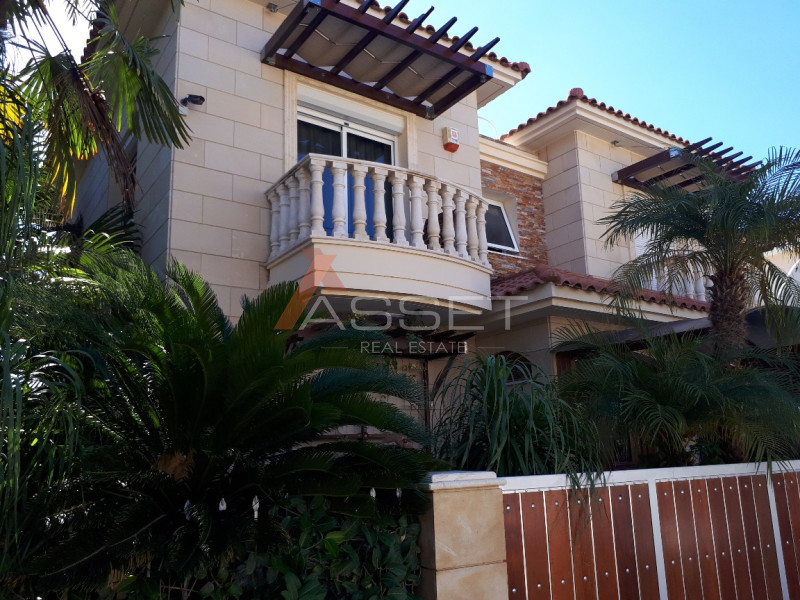 4 Bdr LUXURY HOUSE IN TOURIST AREA