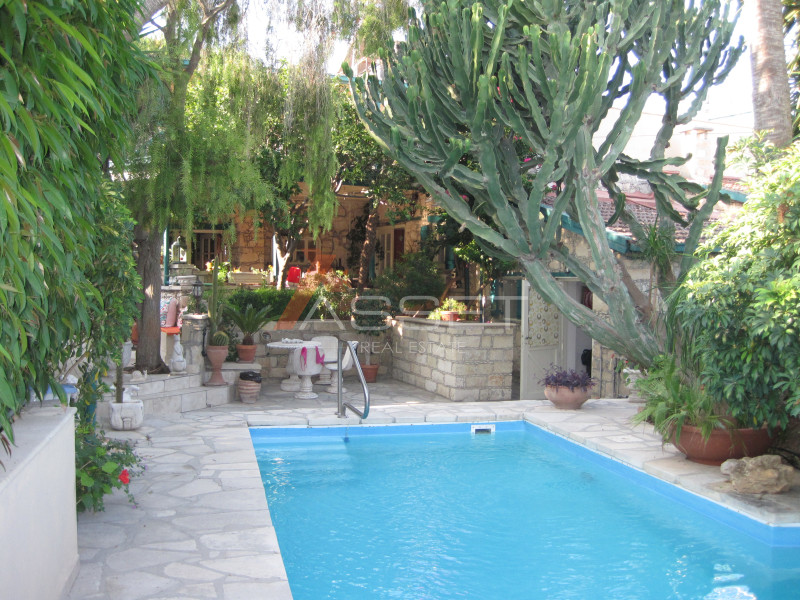 TRADITIONAL 4 Bdr VILLA IN FINIKARIA