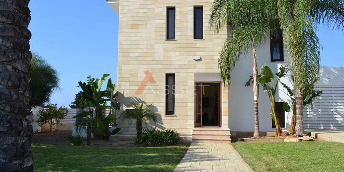 3 BEDROOM SEA FRONT VILLA IN AGIOS THEODOROS, LARNACA