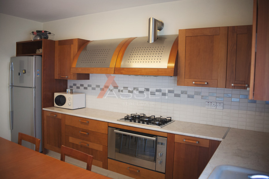 3 Bdr APARTMENT IN NEAPOLIS