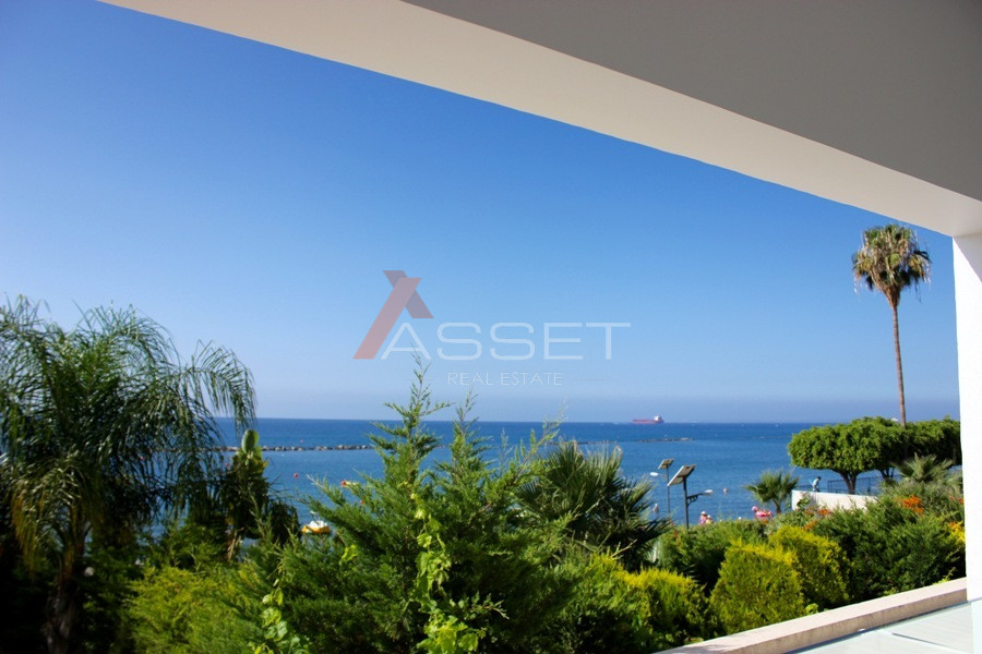 3 Bdr SEAFRONT APARTMENT IN TOURIST AREA