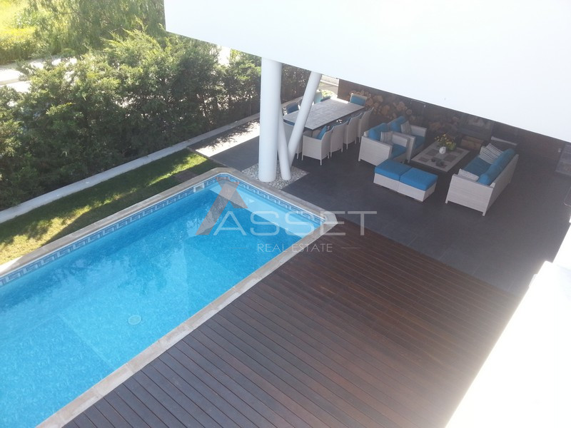 5 BEDROOM DETACHED VILLA NEAR TO CROWN PLAZA