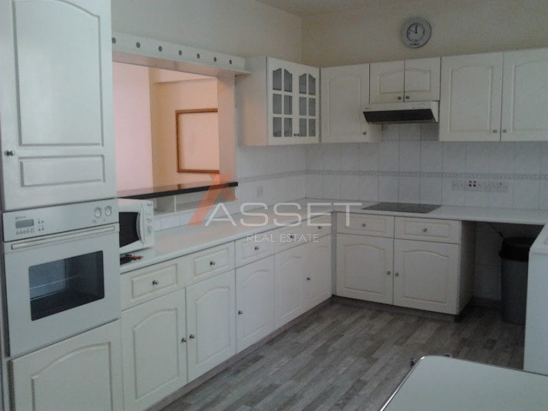 3 BEDROOM APARTMENT NEAR GLADSTONOS STREET