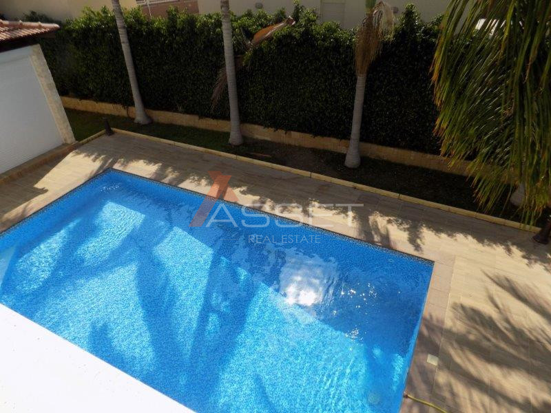 3 Bdr VILLA WALKING DISTANCE TO THE SEA