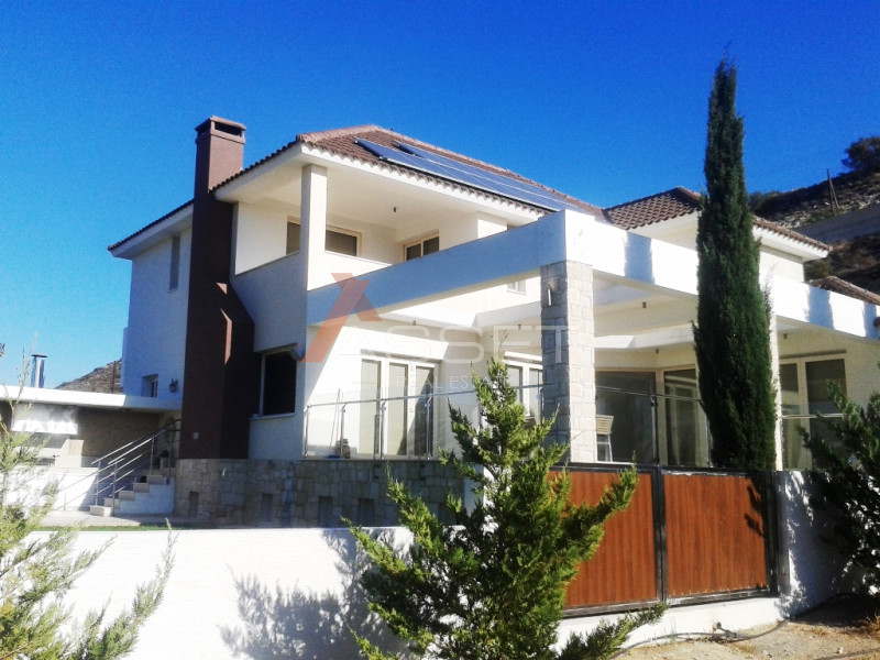 3+2 Bdr VILLA IN PANTHEA AREA