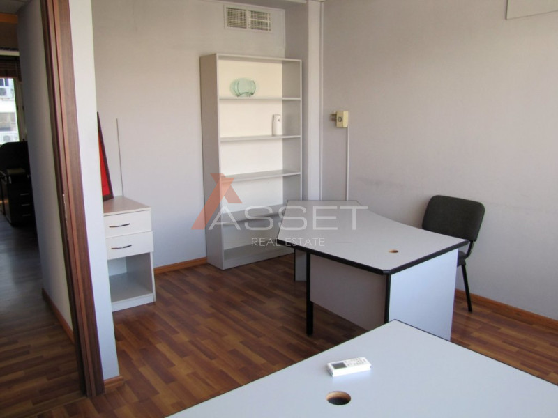 145 m² OFFICE IN ENAERIOS AREA