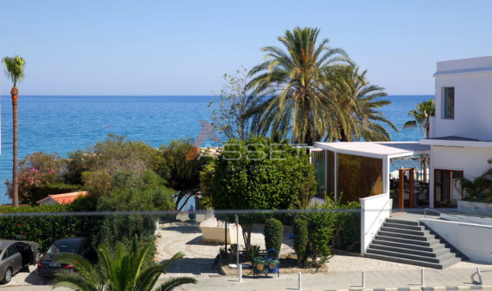 3 BEDROOM APARTMENT 30meters FROM THE BEACH