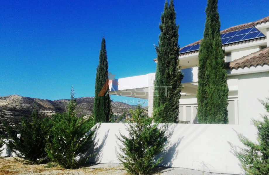 3+2 Bdr VILLA IN PANTHEA AREA