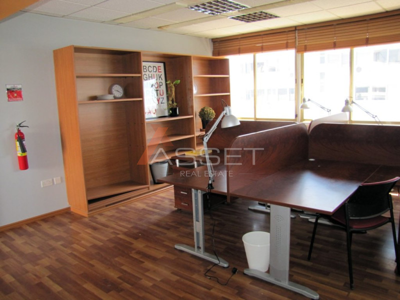 145 m² OFFICE IN ENAERIOS AREA