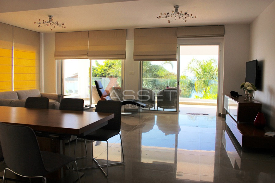 3 Bdr SEAFRONT APARTMENT IN TOURIST AREA