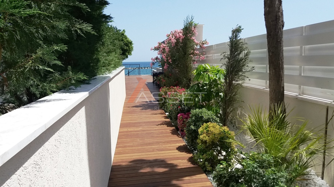 2 Bdr BEACHFRONT APARTMENT IN LIMASSOL