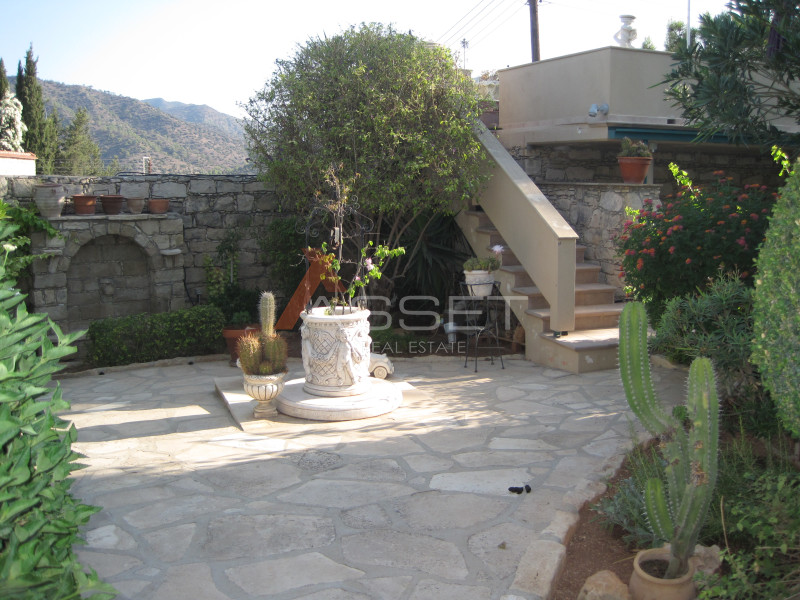 TRADITIONAL 4 Bdr VILLA IN FINIKARIA